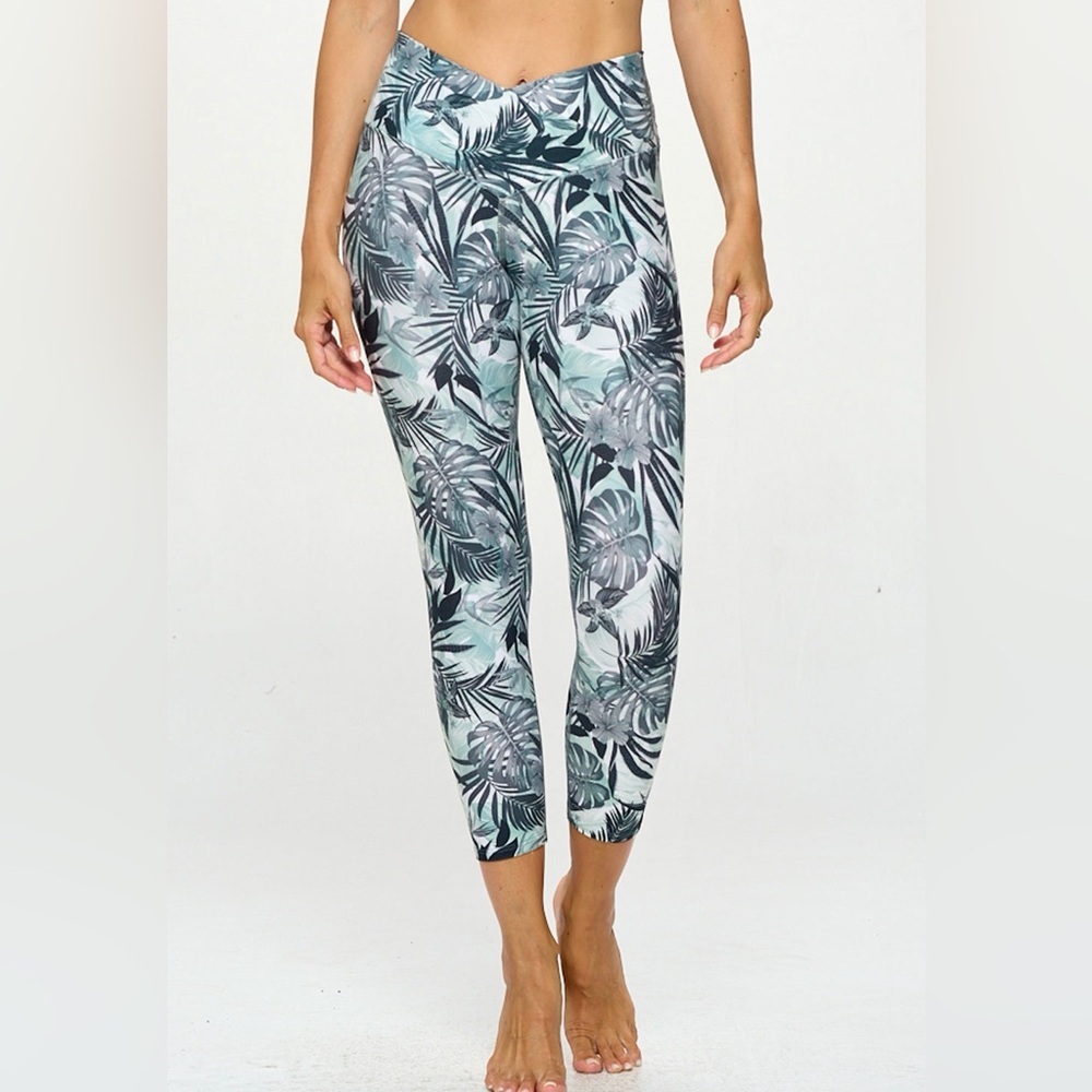 EVCR Leggins Kate Sage Tropical High Waist Crossover Capri Buttery Soft Coconut